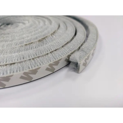 Perie adezivată pentru etanșare 67x80 mm – Rolă / Bucată